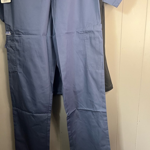 MOBB Unisex V Neck Scrub top and Drawstring Pants New. - Picture 11 of 14